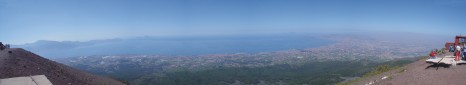 Fotografia a 180 circa del golfo di Napoli dal lato ovest del cratere del Vesuvio (Daniele Pizzo, maggio 2005)