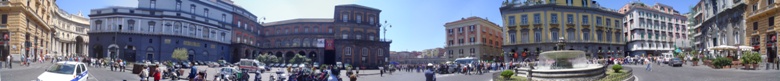 Foto a 360 a Piazza Trieste e Trento: Galleria Umberto I, piazza Plebiscito, Palazzo Reale, Fontana del Carciofo, Teatro San Carlo, Chiesa di San Ferdinando (maggio 2007)