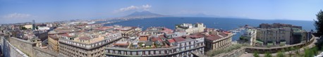 Panorama del golfo di Napoli dalla terrazza del Monte Echia, o Pizzofalcone (maggio 2007)