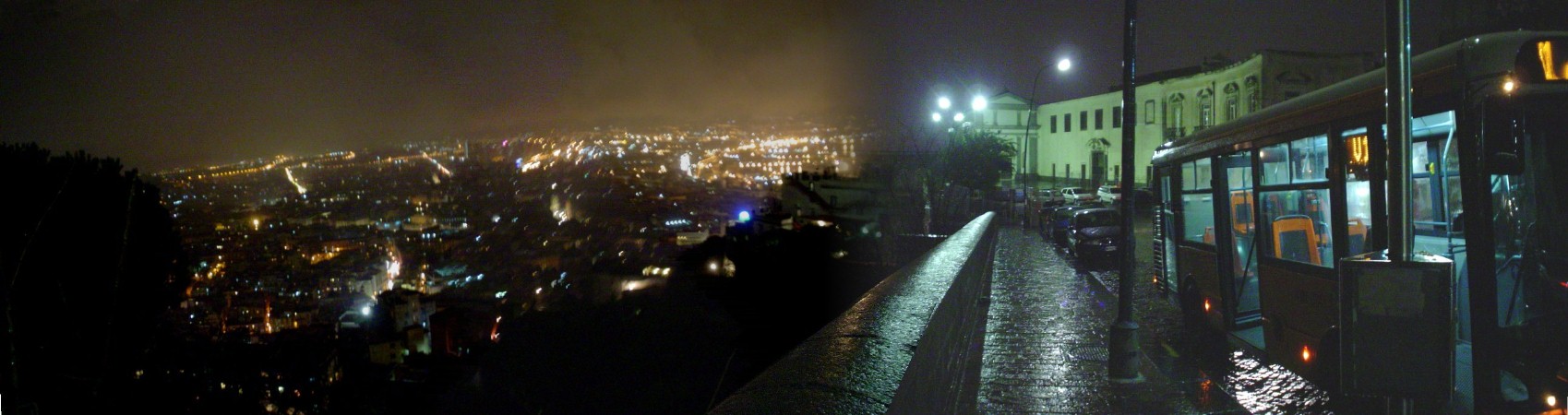 Panorama notturno dal piazzale San Martino (Daniele Pizzo, marzo 2005)