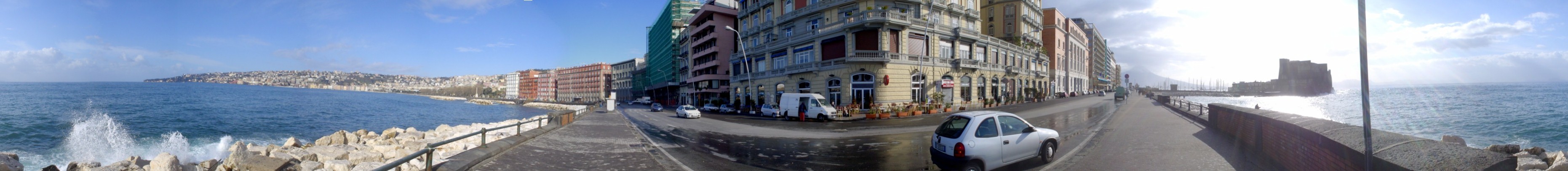 Foto a 360 del lungomare di Napoli dalla curva di via Partenope