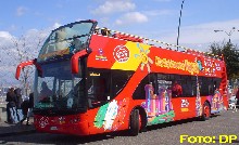 Il Citysightseeing Bus fotografato sul piazzale di San Martino (marzo 2005)