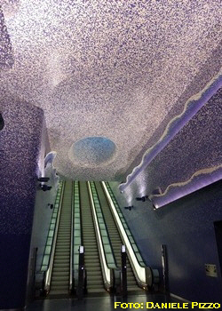 Metropolitana di Napoli - Stazione Toledo - foto Daniele Pizzo (Dic. 2012)
