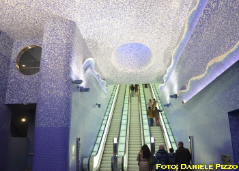 Metropolitana di Napoli - Stazione Toledo - foto Daniele Pizzo (Dic. 2012)