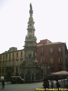 PiazzaGes3.JPG (18817 byte)